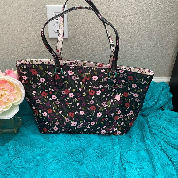 Kate spade tote - Picture 1 of 4